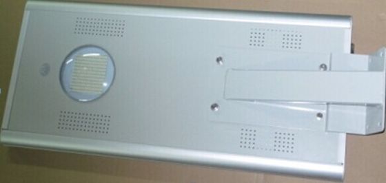 높은 루멘 50W 순수한 백색 IP66 옥외 한세트 태양 LED 가로등