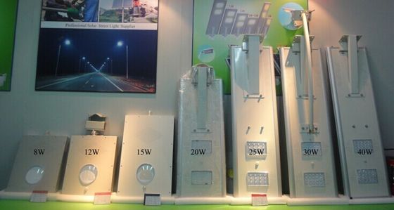 높은 루멘 50W 순수한 백색 IP66 옥외 한세트 태양 LED 가로등